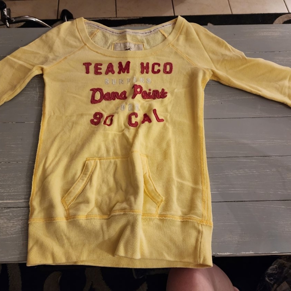 Hollister sweater size M